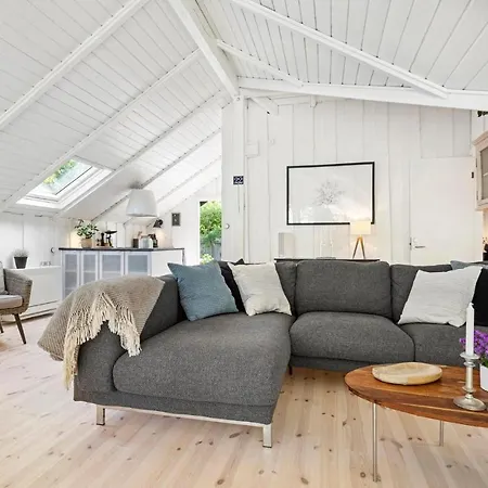 Casa vacanze Cozy In With Kitchen